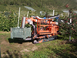 Самоходная платформа на резиновых гусеницах для сбора фруктов Revo (Италия) модель Junior.